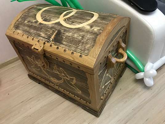 Сундук из дерева