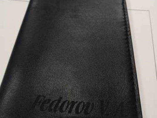 Гравировка на кожаной обложке