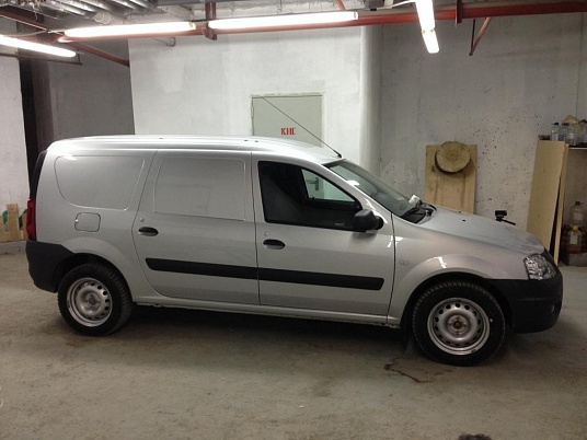 Брендирование автомобиля компании "Веспа"