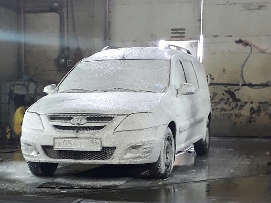 Реклама автомобиля Ларгус "Сервисный центр Ормет"