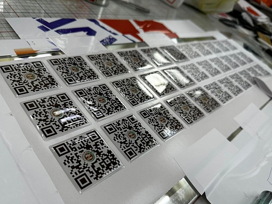 Печать объемных наклеек
