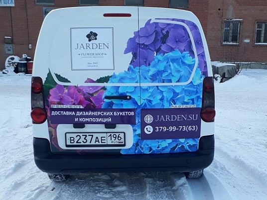 Изготовление наклеек на авто