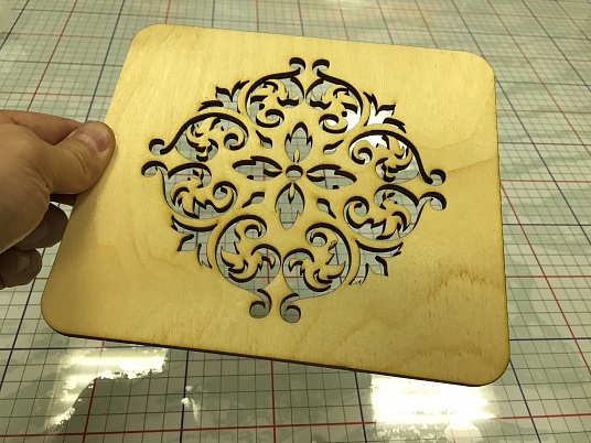 Лазерная резка фанеры