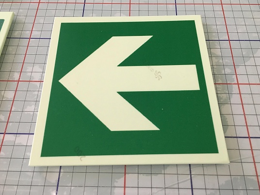 Эвакуационные знаки и таблички по гост.