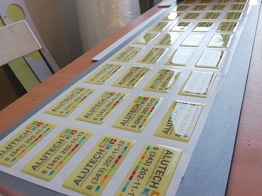 Печать объемных наклеек