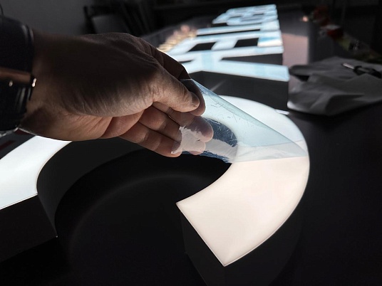 Вывеска с объемными буквами