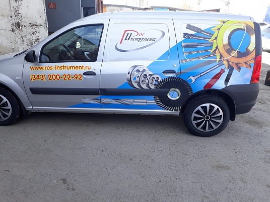 Брендирование автомобиля Лада ларгус. Компания Рос инструмент.