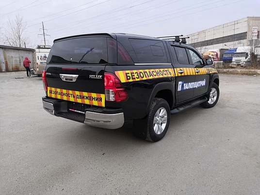 Оклейка машин сопровождения