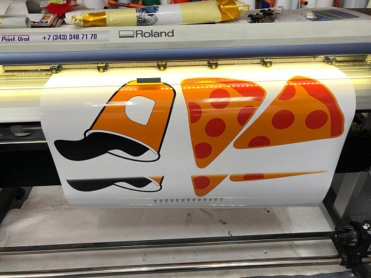 Печать наклеек, этикеток на самоклеющейся пленке