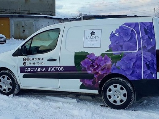 Изготовление наклеек на авто