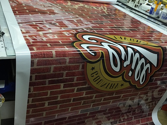 Оформление рекламной пленкой 