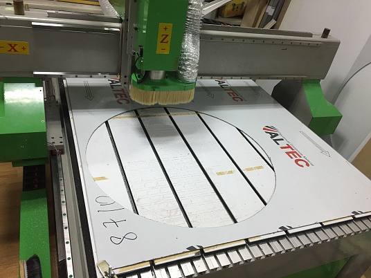 Резка алюминевых композитных панелей