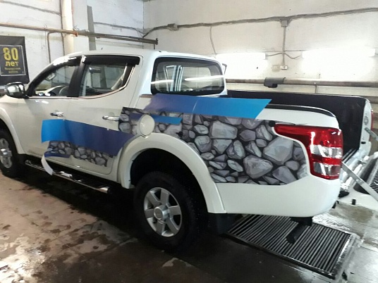 Реклама на авто компании UNDRWAR