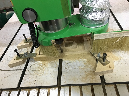 Фрезерная резка, гравировка дерева