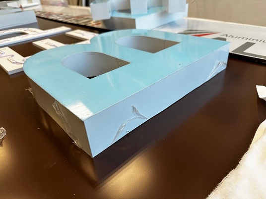 Вывеска с объемными буквами