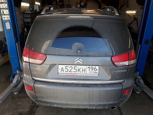 Полноцветная наклейка перфорированная на заднее стекло