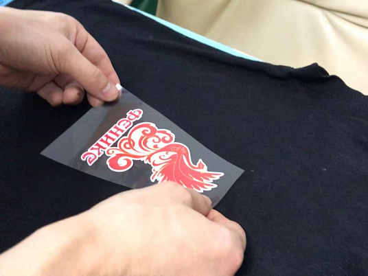 Печать наклеек для одежды (Термонаклейки)