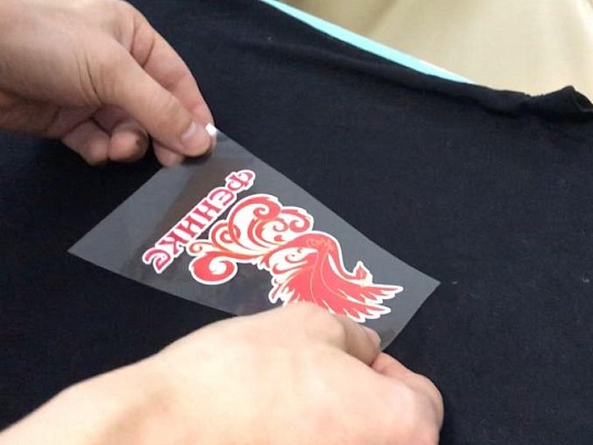 Печать наклеек для одежды (Термонаклейки)