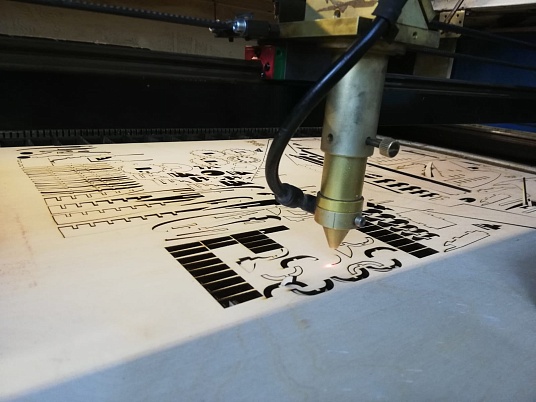 Лазерная резка фанеры