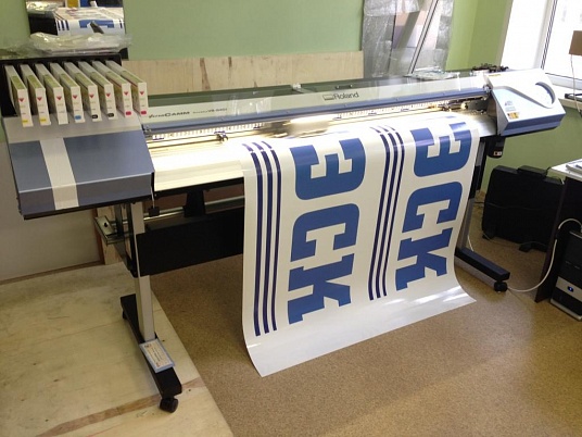 Интерьерная печать на самоклеющейся пленке