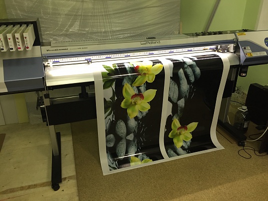 Интерьерная печать на самоклеющейся пленке