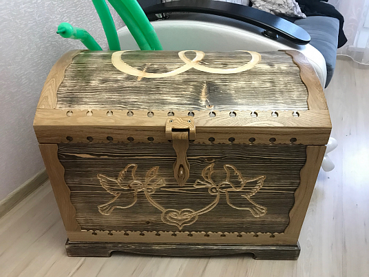 Сундук из дерева
