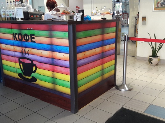 Интерьерная печать на самоклеющейся пленке