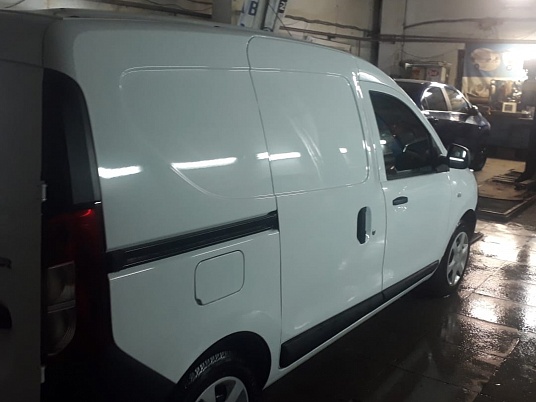 Реклама на автомобиль Renault DOKKER