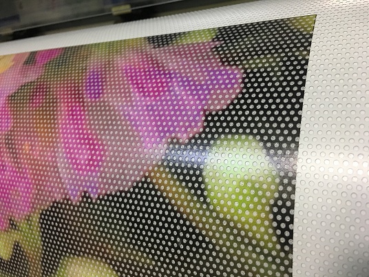 Печать на перфорированной пленке (для стекол)