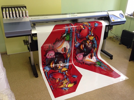 Печать наклеек, этикеток на самоклеющейся пленке