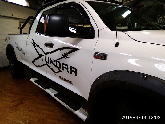 Плоттерные наклейки на авто