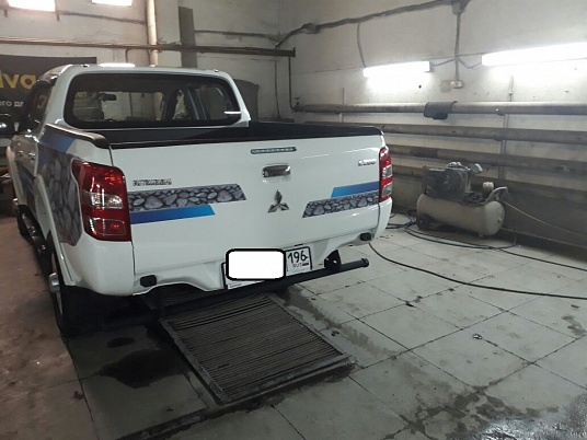 Реклама на авто компании UNDRWAR