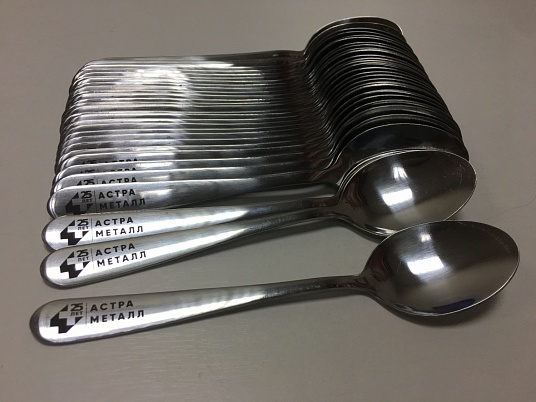 Гравировка на ложках. На столовых приборах.