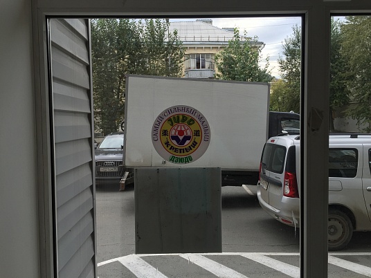 Печать двусторонних наклеек