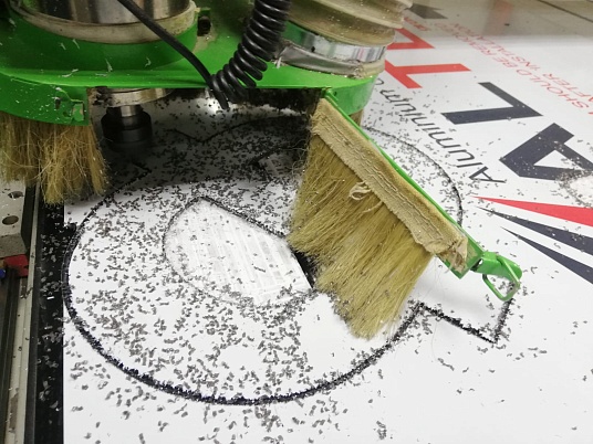 Резка алюминевых композитных панелей