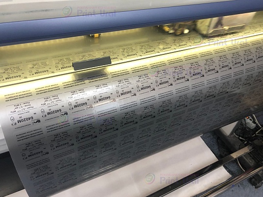 Печать наклеек, этикеток на самоклеющейся пленке