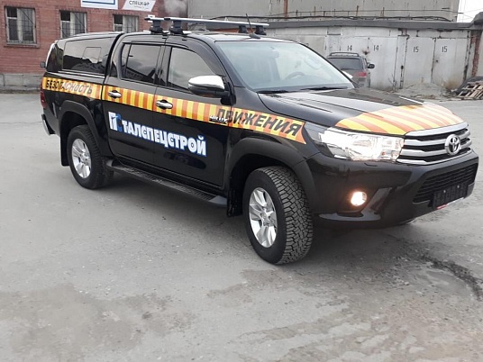 Оклейка машин сопровождения