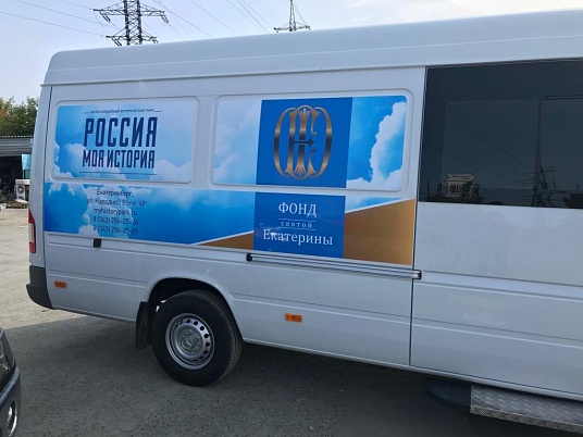Изготовление и нанесение рекламы на автомобиль Мерседес Спринтер