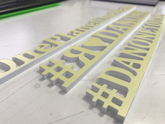 Хештеги из пластика