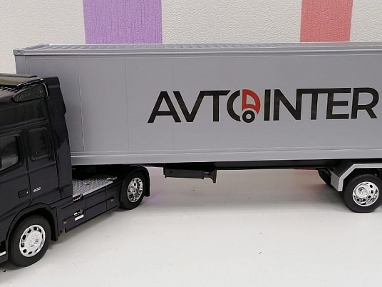 Сувенирный грузовик с логотипом фирмы