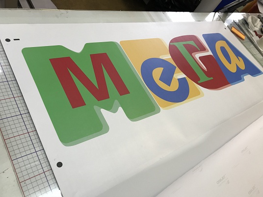 Печать наклеек, этикеток на самоклеющейся пленке