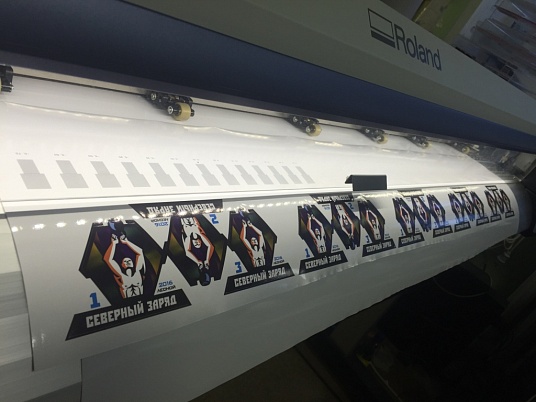 Печать наклеек, этикеток на самоклеющейся пленке