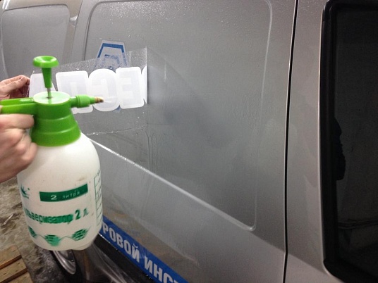 Брендирование автомобиля компании "Веспа"