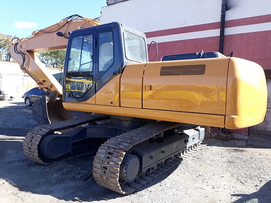 Брендирование экскаватора Case