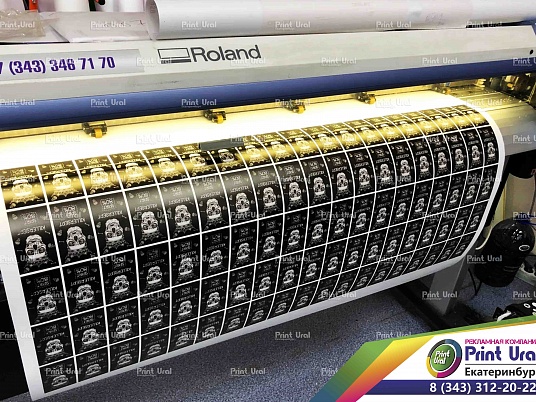 Интерьерная печать на самоклеющейся пленке