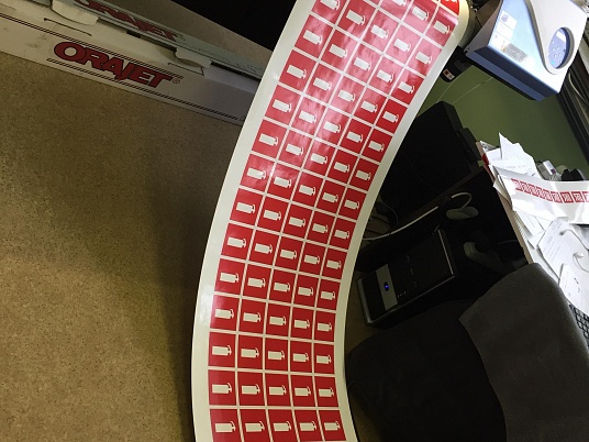 Интерьерная печать на самоклеющейся пленке