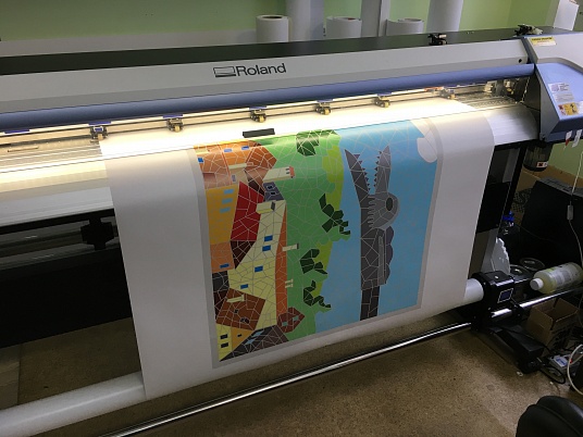 Интерьерная печать на самоклеющейся пленке