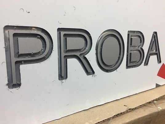 Резка алюминевых композитных панелей