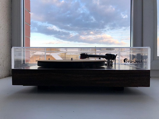 Проигрыватель виниловых пластинок