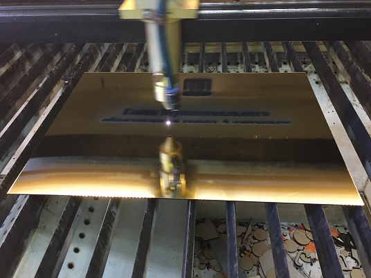 Табличка с гравировкой на пластике